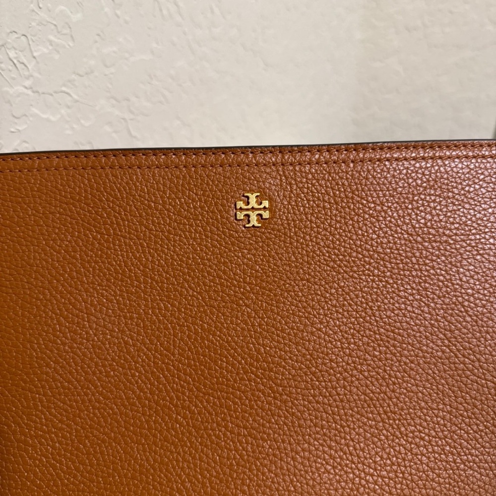 Tory Burch Tan Leather Crossbody Bag with Adjustable Strap - Picture 12 of 12